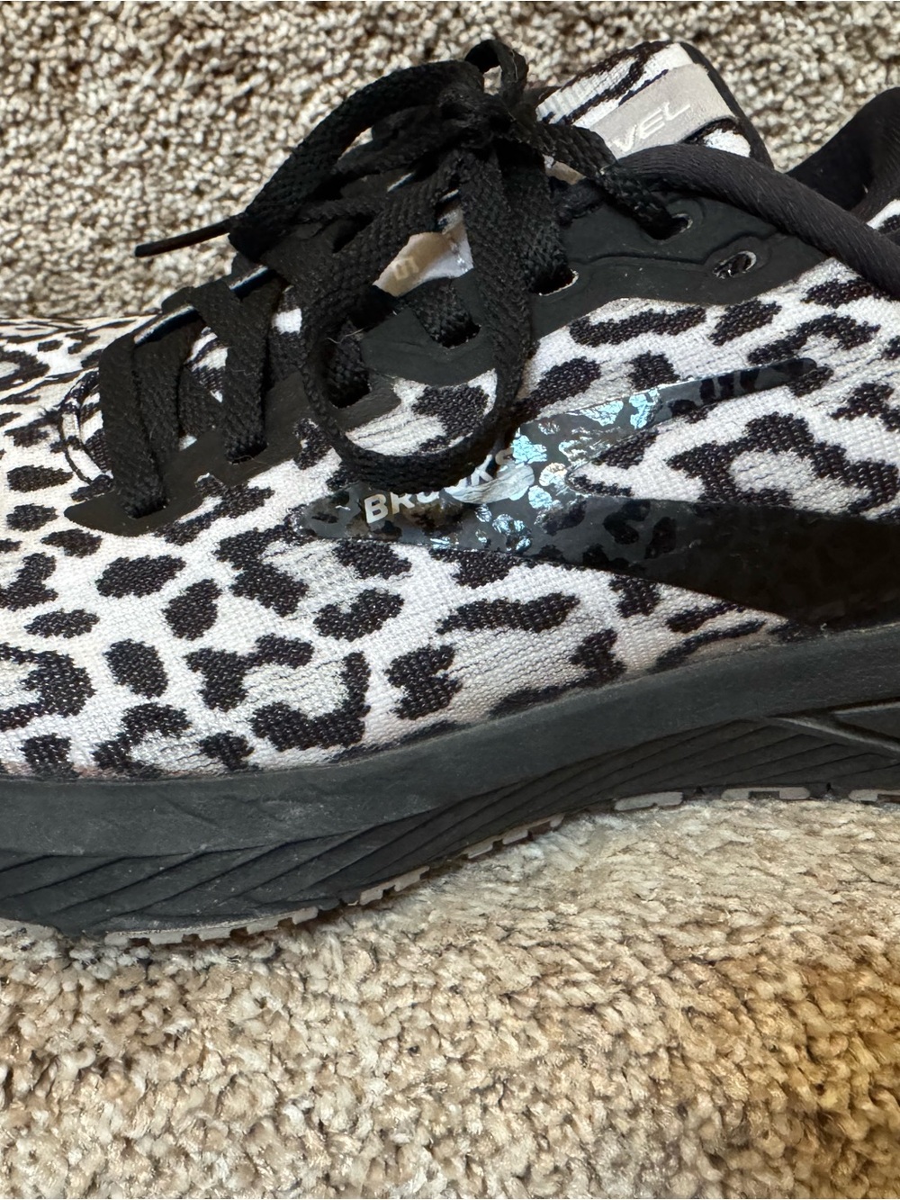 Brooks Revel 6 White Black Leopard Print Knit Low Top Sneakers Women - Picture 4 of 7